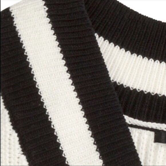 ✨H&M V-neck Sweater✨  - Picture 2 of 6